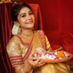 Kaushambi Chakraborty Instagram - ঠাকুর দেখা ,সাজগোজ, অঞ্জলি, আড্ডা, জমিয়ে খাওয়া দাওয়া অপেক্ষা আর কটা দিন😍 মা আসছেন❤️ শুভ মহালয়া 🙏🏻 Picture courtesy- Rahul Das Wardrobe courtesy - Sampurna Dey Makeup- @sudip_makeupartist