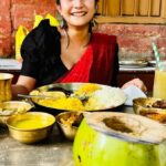 Kaushambi Chakraborty Instagram - Ajke amader sobar best frnd amader didi @kaushambi_chakraborty dir Aiburovaat ❤️❤️❤️ My jewellery- @shringar.official_