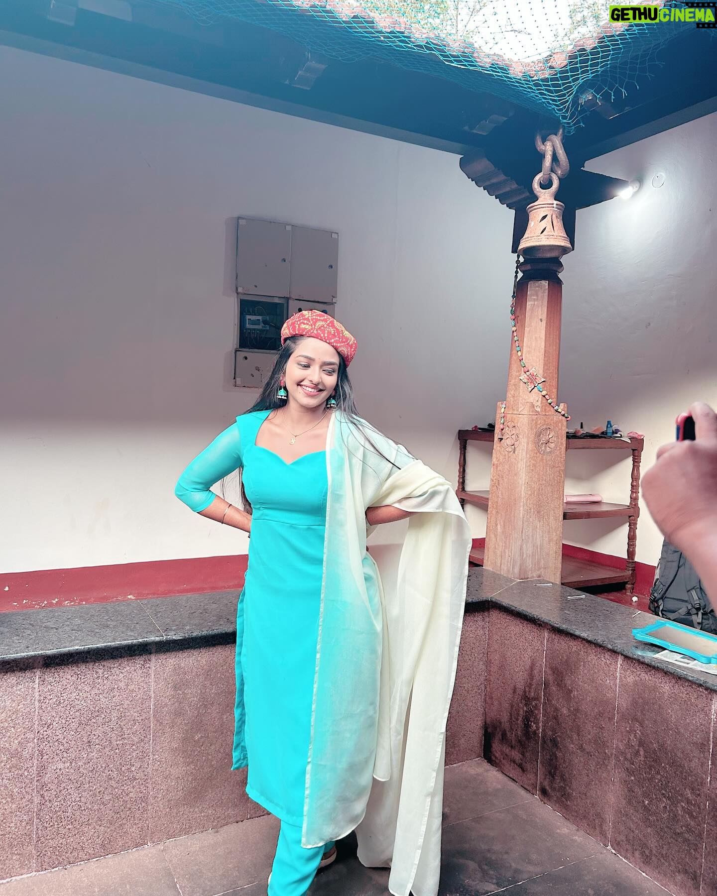 Kaustubha Mani Instagram - Flaws and Freedom. #artist #actorslife #beautiful #blue #turban #pretty #shooting #bts #offscreen #smile #grow #glow #live #love #laugh PC @sahana_shivanna07