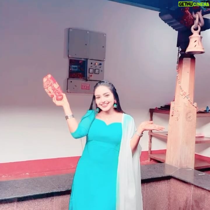 Kaustubha Mani Instagram - Flaws and Freedom. #artist #actorslife #beautiful #blue #turban #pretty #shooting #bts #offscreen #smile #grow #glow #live #love #laugh PC @sahana_shivanna07