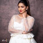 Kaustubha Mani Instagram - Inframe Actress : @kaustubha_mani_official 😍 Picture Courtesy : @rainbow_photography_official MUA : @makeup.by.kushi Outfit By : @rentyourlook_by_chandangowda @stylescribebypooja Clicked by : @kiran_shivaraj_ . . . . . . . #portrait #portraitphotography #moodyports #pursuitofportraits #agameoftones #portrait_ig #dailyportrait #picturesofindia #indiapictures #India #bongbeauties #bonglovers #fashion #saree #lightroommasters #photoshop #retouching #vamana #dhanveer