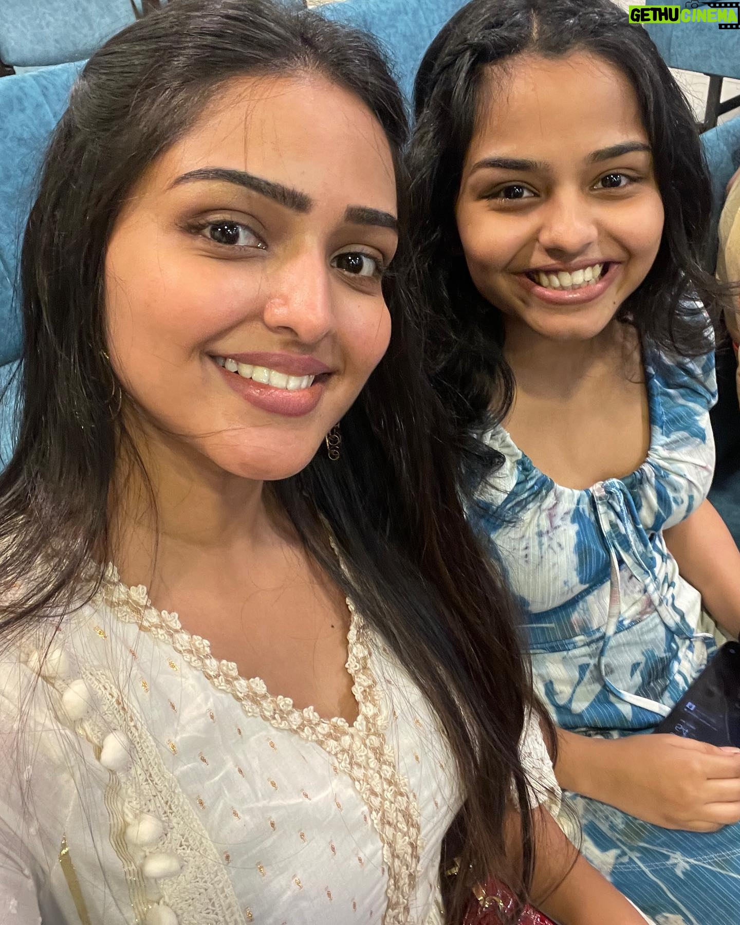 Kaustubha Mani Instagram - Smile. Sparkle. Shine. #artist #actress #beautiful #white #smile #sparkle #shine #choosetobehappy #positivevibes #sisters #family #fashionista #photooftheday #girlpower #instagood #instalove