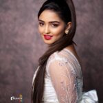 Kaustubha Mani Instagram - Inframe Actress : @kaustubha_mani_official 😍 Picture Courtesy : @rainbow_photography_official MUA : @makeup.by.kushi Outfit By : @rentyourlook_by_chandangowda @stylescribebypooja Clicked by : @kiran_shivaraj_ . . . . . . . #portrait #portraitphotography #moodyports #pursuitofportraits #agameoftones #portrait_ig #dailyportrait #picturesofindia #indiapictures #India #bongbeauties #bonglovers #fashion #saree #lightroommasters #photoshop #retouching #vamana #dhanveer