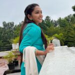 Kaustubha Mani Instagram – This weather’s got me like !!! 
Kesariya tera…Ishq hain piyaa…… ❤️ Pc : @abhinavvishwanathan