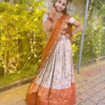 Kaustubha Mani Instagram – Flawed yet authentic…

#wedding #family #smile #happyvibes #ethnic #makeup #hairgoals #love #live #grow #glow #blessed #eyes #orange #authentic #flawed