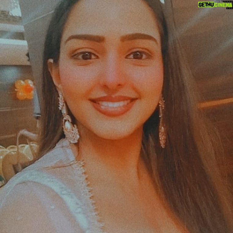 Kaustubha Mani Instagram - To become a queen you have to give up being a princess 👸 #artist #actor #accessories #blessed #outfitoftheday #dress #elegance #fashionstyle #style #goodvibes #happy #instagram #instagood #instadaily #love