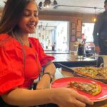 Kaustubha Mani Instagram – ‘Care to share’ or ‘Share to care’ ?😉 #artist #actor #blessed #brunch #comment #celebrate #celebratelife #chocolate #colorful #dress #eyes #explore #enjoy #fashion #food #foryou #hairgoals #happyface #instagram #instagood #instadaily #jeans #jewelry #keepgoing #love #live #magic #nofilter #ootd #optimism  Pc @hiranmayiiiii