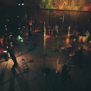 Kavka Shishido Instagram - .
.
el tempo 初の配信リリース開始しております！
.
音源化でも勿論即興
なんとも緊張しました
.
皆さんと真剣に
しかし楽しみながら録音に臨んでいる姿も
観て頂けます
.
SONY 360 Reality Audioで
繊細かつダイナミックなel tempoの音源を
是非ご堪能下さい！
.
.
以下詳細 ↓
.
ソニーの立体音響技術を用いた「360 Reality Audio」で、el tempo(エル・テンポ)初のストリーミング 配信音源が Amazon Music Unlimited で3月29日(金)リリース!
今回この配信用に録音を行い、また収録の様子を撮影した映像付きの 360 Reality Audio も「360 Reality Audio」にて同時配信リリースされる。
*360 Reality Audio は音源のみ、360 Reality Audio Live は映像と音源が楽しめます

アルゼンチンの鬼才、Santiago Vazquez(サンティアゴ・バスケス)が創作し、ブエノスアイレスを発祥に世界各地に広がるリズムの祭典として 100 種類を超えるハンド・サインを使い、その場で作り出す魔法のような 唯一無二の即興音楽。
その創始者 Vazquez(バスケス)公認の el tempo はシシド・カフカが主宰し 2018 年に結成され、日本を代表 するドラマ―、パーカッショニスト達が集結し、シシドが手話のようなハンド・サインをコンダクターとして出し、それに応えるように即興演奏でリズムを奏でてセッションするリズム・イベントグループ 『el tempo(エル・テンポ)』
2021年パラリンピック閉会式にも登場し話題にも。

今回、「360 Reality Audio」配信のほか、サブスクや iTunes、Amazon MUSIC、レコチョクなどのダウンロード 配信を含めた通常配信も同時に 3 月 29 日(金)に el tempo(エル・テンポ)初の音源配信リリースとなる。
.
.
@eltempo_official 
.
参加ミュージシャン
#IZPON
#伊藤大地
#岩原大輔
#岡部洋一
#ケイタイモ
#KENTA
#show
#はたけやま裕
#MASUO
#芳垣安洋
#シシドカフカ