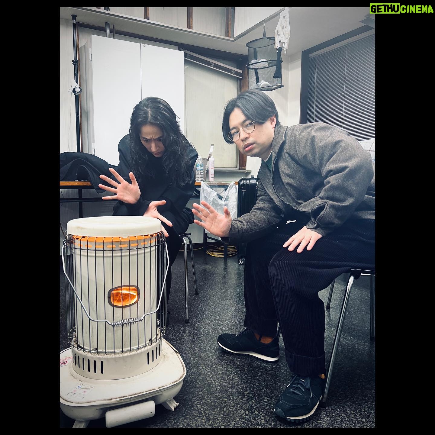 Kavka Shishido Instagram - . . 「警部補ダイマジン」クランクアップの日 浜野さんに遊んでもらった 良い思ひ出 . . #警部補ダイマジン @daimajinex . #浜野謙太 #シシドカフカ