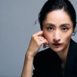 Kavka Shishido Instagram - . . 映画「リボルバー・リリー」の取材記事が 各サイトに掲載されています . もしお時間ありましたら ご覧下さいね . . ■Astage ■ENCOUNT ■NB Press Online ■bounce ■ダ・ヴィンチ . . 【衣装】 jacket,pants @anndemeulemeester_official jewelry @hirotakajewelry . . #リボルバーリリー @revolver_lily