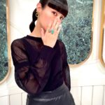Kavka Shishido Instagram - . . 暑い！ . ですが植え替え日和 我が家で緑達と戯れたりしている日々です . 水分補給しっかりと 楽しくお過ごし下さいね . . 【衣装】 knit,skirt&pants @ezumi.official @mandassociates . jewelry @manarosa_jewel @mandassociates