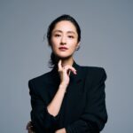 Kavka Shishido Instagram - . . 映画「リボルバー・リリー」の取材記事が 各サイトに掲載されています . もしお時間ありましたら ご覧下さいね . . ■Astage ■ENCOUNT ■NB Press Online ■bounce ■ダ・ヴィンチ . . 【衣装】 jacket,pants @anndemeulemeester_official jewelry @hirotakajewelry . . #リボルバーリリー @revolver_lily