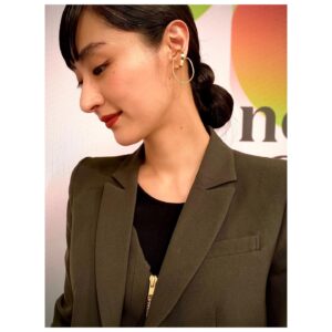 Kavka Shishido Instagram - .
.
.
昨日も無事に終えて参りました
.
関東のみなさん
今朝の移動は問題なかったでしょうかー
.
.
日に日に梅雨へと近づいてますね
.
街中も紫陽花に溢れ
目に楽しい季節
.
体調崩されませんようにー
.
.
【衣装】
jacket,bustier,pants @kanakokakimoto_official
accessory
@hemca_official
@yarkamadeinfo
@ovovjewelryofficial
@rhodes_showroom