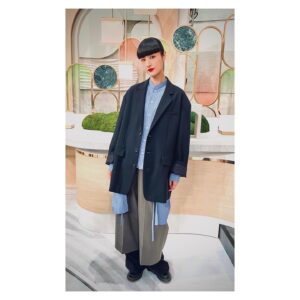 Kavka Shishido Instagram - .
.
すっかり遅くなりました
.
まさかのエンディングをお届けしてしまい
力不足を痛感しました
.
明日もまた
頑張ります
.
.
衣装
jacket,shirt,pants @tarohoriuchi
earring @garni_official