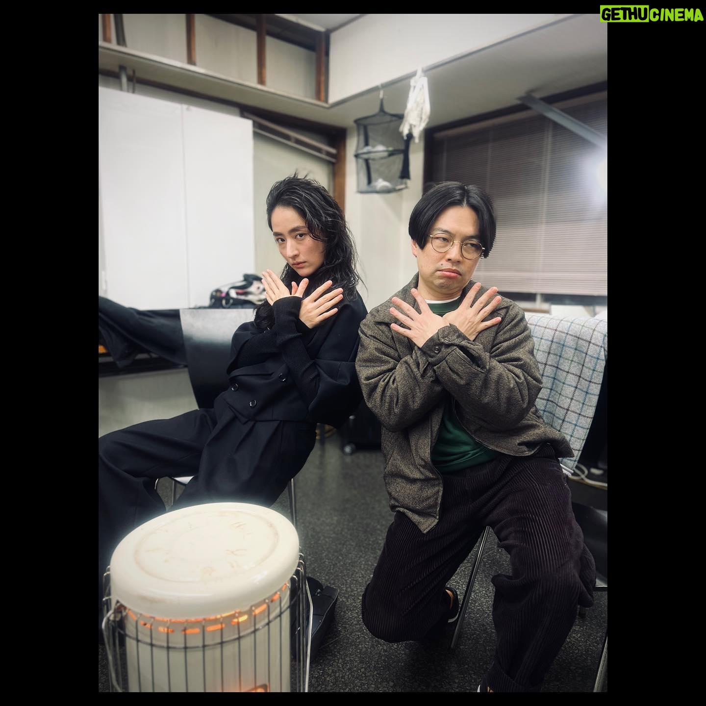 Kavka Shishido Instagram - . . 「警部補ダイマジン」クランクアップの日 浜野さんに遊んでもらった 良い思ひ出 . . #警部補ダイマジン @daimajinex . #浜野謙太 #シシドカフカ
