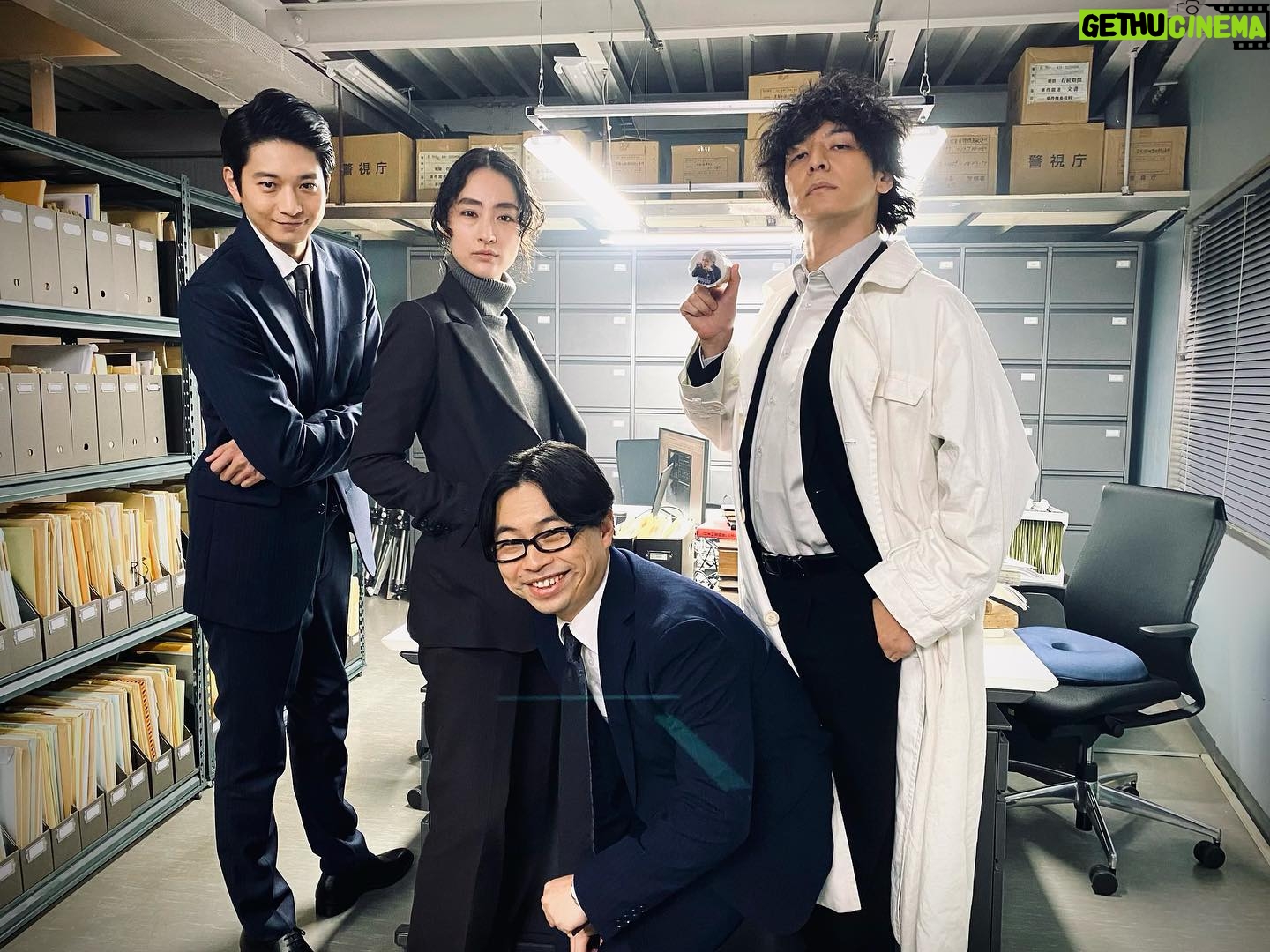 Kavka Shishido Instagram - . . 遅くなりました! . . 警部補ダイマジン 無事に完走致しました . 皆さま楽しんで頂けましたでしょうかー . . 私は基本この4人での撮影がメイン . ストーリーとは相反して 和気藹々と 和やかに 迅速に進んでいく撮影 . 撮影の合間にお話しすることも楽しく 充実した時間でした . . これにて賀来さくらとはお別れです . . 有難うございました! . . #警部補ダイマジン @daimajinex . #三池崇史 . #生田斗真 #向井理 #土屋太鳳 #浜野謙太 #シシドカフカ