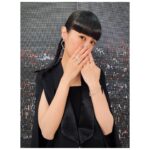 Kavka Shishido Instagram – .
.
遅くなりましたー
.
最近は1週間が過ぎるのが早い
.
良いことのような
慌ただし過ぎるような
.
何事も緩急ですね
意識していかねばー
.
.
jacket,pants @cinoh_official
ear cuff,bracelet,rings @isolation_jewelry_official