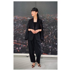 Kavka Shishido Instagram - .
.
遅くなりましたー
.
最近は１週間が過ぎるのが早い
.
良いことのような
慌ただし過ぎるような
.
何事も緩急ですね
意識していかねばー
.
.
jacket,pants @cinoh_official
ear cuff,bracelet,rings @isolation_jewelry_official
