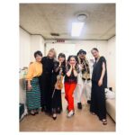 Kavka Shishido Instagram - . . 昨夜は 「歌える！J-POP 黄金のヒットパレード決定版」 楽しんで頂けましたでしょうかー . . 島津亜矢さんの歌声に痺れながら ハラミちゃんの踊るようなピアノ 廣津留すみれさんの伸びやかなバイオリンと共に 楽しい時間を過ごせました . . 私は参加していませんが 島津さん達の「恋」の収録音源を酒の肴に よく飲んでいます . . ご一緒できて光栄でした！ . . 【KVK衣装】 tops and pants @lephil_official accessory @flynk_official @higashiyamapr ・ ・ #島津亜矢 #ハラミちゃん #廣津留すみれ #シシドカフカ