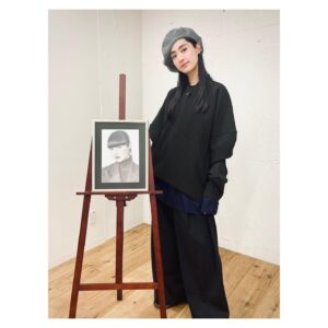 Kavka Shishido Instagram - .
.
昨夜は新・美の巨人たち
.
鉛筆画を学びに
雪降る富山まで行って参りました
.
写真のような鉛筆画
見る距離によって印象が変わる事
そして緻密な作業と集中力
.
今回も色々と知る事が出来て楽しかったです
.
.
お世話になった古谷振一先生 @shtt4881 
私の絵まで描いてくださり
有難うございます！
.
.
【衣装】
jacket,vest,pants,coat @ssstein_design
earring,ring @abiste_official
.
tops,shirt,pants @ssstein_design
hat @heads.tokyo