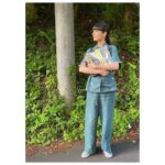 Kavka Shishido Instagram – .
.
取材で行った奥多摩は
とても気持ちの良い場所でした
.
今ある資源に目を向けて
自然の恵みを十分に受け
活かし新しいものへと昇華する
.
素晴らしい試みに触れ
なんとも有意義な時間でした
.
.
.
一昨日から先行してオープンしているレストランとサウナ
その休憩室にセレクトされた古本がずらり
.
興味深いものばかりで
堪らず幾つか購入
.
それにもとてもウキウキです
.
.
【衣装】
setup
@mullerofyoshiokubo_official
accessory
@duedonne.jewelry
@nomg_official
@agu_official_
@higashiyamapr