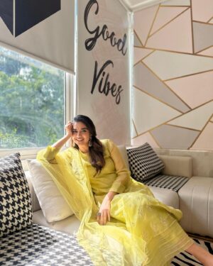 Kavya Sriram Instagram - @keerthysureshofficial in @nehapoddar24 @vbj_1900 for kannivedi and maamannan promotions. ✨
.
.
@tifarachennai 
Assisted by @by_sarana @iamdurgapriya @_.kaviyavelusamy_ 🤍
#styling