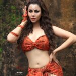 Kavya Keeran Instagram - One of my favourite look 😍 Thanks for this click by @maya510photography MUA @kalpesh_joshi @hairartistpoojagupta . . . . #instagram #divinevibe #orangelove #foryoupage #outfit #MyWay #igdaily #igaddict #instalove #otddfashion #instagood #instamood #instadaily #celebrityshala @instagram #kavyakeeran