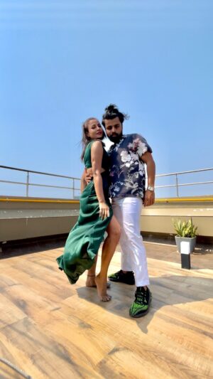 Kavya Keeran Instagram - Sadqay!

#trending #sadqay #sadqaytumhare #duet #dancereel #paragtakalkarchoreography #kavyakeeran #feelitreelit #instareel #shootinsummer 

Thank you so much @iamkavyakeeran for this reel!

Original song credits!
@aashirwajahat @nayelwajahat @nehaalnaseem 

this song has different vibe!🔥