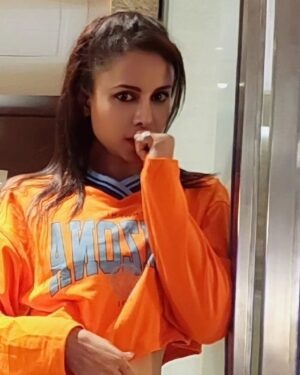 Kavya Keeran Instagram - Smtimes u don’t  need medicines... u just need the best vibes 😎🤗
.
.
.
.
#foryou #explorar #glamlove #explorepage #ig #croptop #hotpants #trending #zenzone #orange #serenity #goldenohour #instagood #beingme @instagram #kavyakeeran