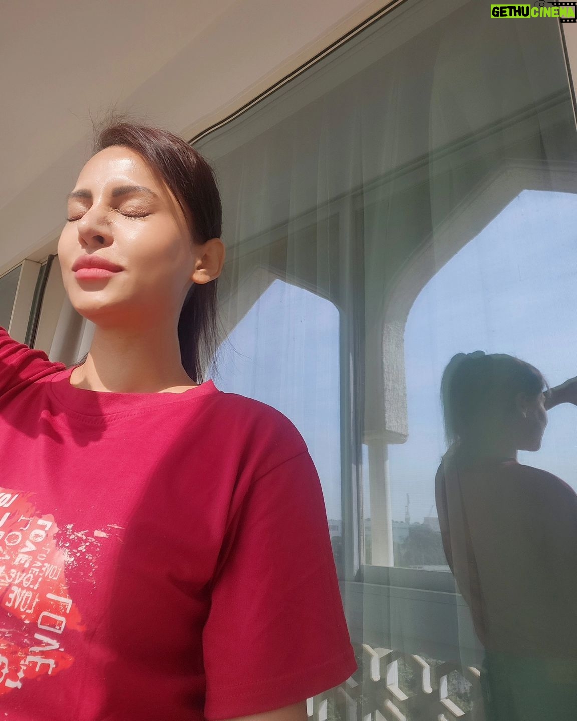 Kavya Keeran Instagram - The joy to a positive joyful life is WILLPOWER 😇 . . . . #style #glamlovers #fashiongram #ootdfashion #trending #surprise #bollywoodsongs #gorviral #bollywoodstyle #cool #iglove #class #igdaily #beingme @instagram #kavyakeeran