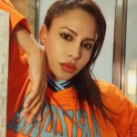 Kavya Keeran Instagram - MATHEMATICS TEACH US EVERY PROBLEM HAS A SOLUTION 😇 . . . . #explorepage #instagramfeed #picoftheday #igviral #igdaily #glamlove #streetstyle #fyp #orangelove #iglike #heartthrob #brownrang #beingme @instagram #kavyakeeran