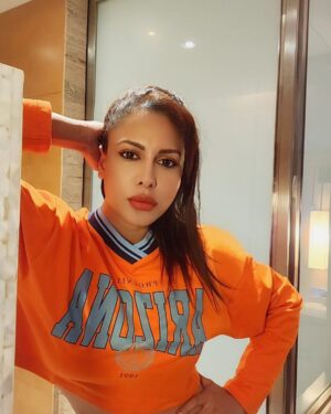Kavya Keeran Instagram - MATHEMATICS TEACH US EVERY PROBLEM HAS A SOLUTION 😇
.
.
.
.
#explorepage #instagramfeed #picoftheday #igviral #igdaily #glamlove #streetstyle #fyp #orangelove #iglike #heartthrob #brownrang #beingme @instagram #kavyakeeran