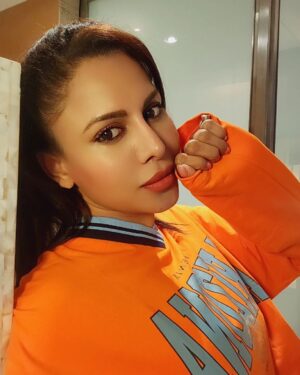Kavya Keeran Instagram - MATHEMATICS TEACH US EVERY PROBLEM HAS A SOLUTION 😇
.
.
.
.
#explorepage #instagramfeed #picoftheday #igviral #igdaily #glamlove #streetstyle #fyp #orangelove #iglike #heartthrob #brownrang #beingme @instagram #kavyakeeran