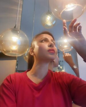 Kavya Keeran Instagram - I am the one.. jo bore hone par ghar ka interior chg kar deti hun 🙄 ... feelings for interior 🫥😪
.
.
.

#style #instagood #likexlike #igviral #picoftheday #me #myself #art #instadaily #smile #girl #fyp #beauty #ootd #iglike #portrait #selfie #life #look #lifestyle #dress @instagram #kavyakeeran