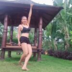 Kavya Keeran Instagram - When you hv lots of space ✨️🫠 A nature lover's paradise indeed 🧚‍♂️🧚‍♂️🧚‍♂️ . . . #bali #naturelovers #sky #sunset #clouds #ig #peace #balivibes #natureview #explorepage #greenery #trend #flexibility #dancebeat #zenzone #serenity #sunkissed #goldenhour #instagood #beingme @instagram #kavyakeeran