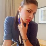 Kavya Keeran Instagram - चैत्र नवरात्रि, गुड़ी पड़वा, हिंदू नव वर्ष और की सभी को बहुत-बहुत बधाई। 🙏 . . . . #instaexplore #feed #ootd #blueaesthetic #igviral #goodvibes #gl #tuesday #viralpics @instagram #kavyakeeran