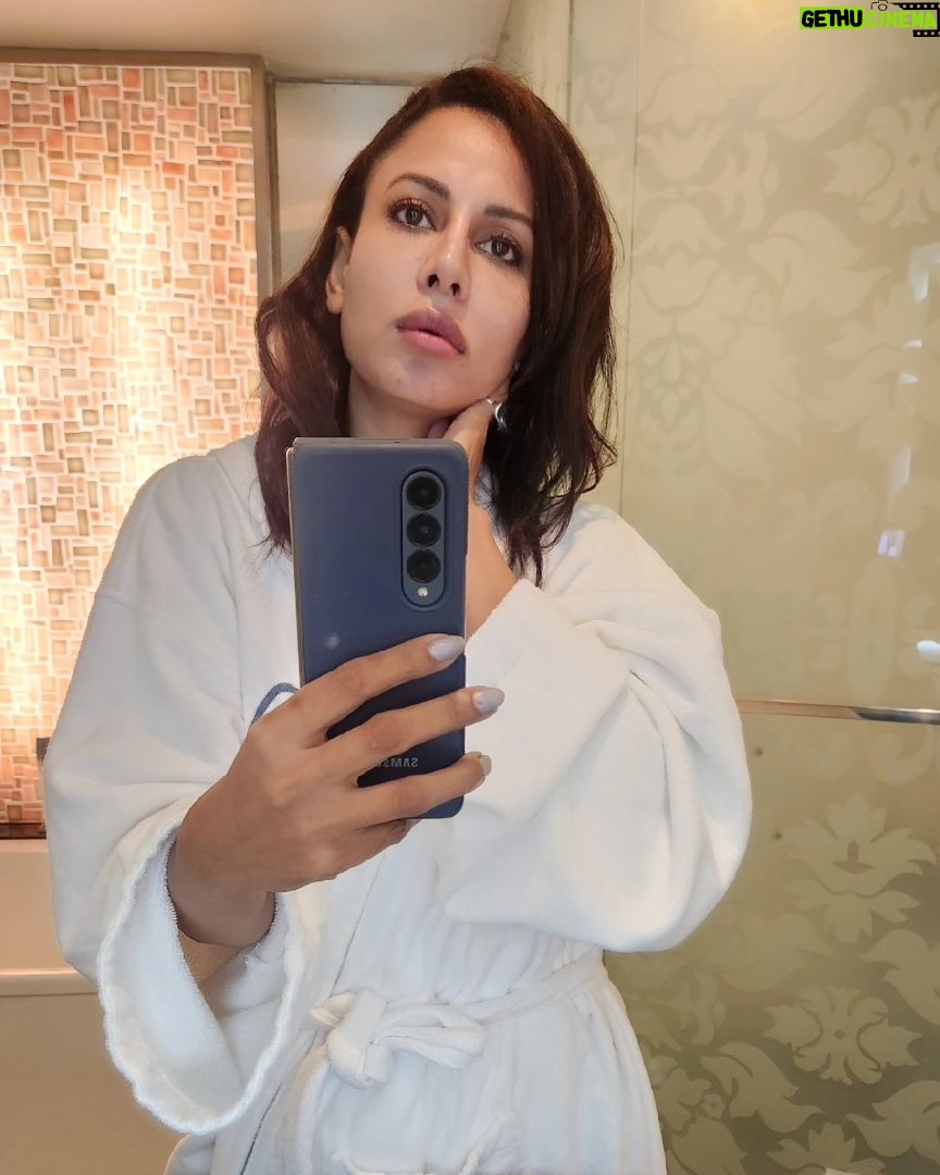 Kavya Keeran Instagram - Embrace the bedhead look 🤩 . . . . #style #thursdaymotivation #morningvibes #fyp #fashiongram #ootdfashion #surprise #goviral #bollywoodsongs #bollywoodstyle #cool #iglove #class #igdaily #beingme @instagram #kavyakeeran