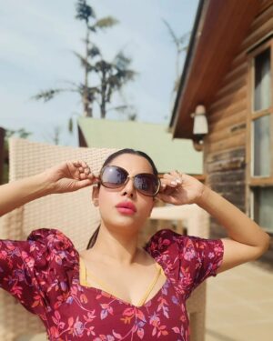 Kavya Keeran Instagram - Sometimes all u need is a simple thought & simple dress to make a statement ✨️ 😌 
.
.
.
.
#igdaily #glamlove #simpleyetstylish #natureview #ootdfashion #actorslife #igdaily #instalike #ig #instapic #mumbai #viral #likes #fashion #style #instadaily #actorslife #explorepage #stylegoals @instagram #kavyakeeran