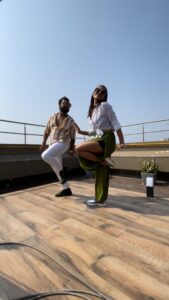 Kavya Keeran Instagram - Premika ne pyar se!❣️ All time fav song!✌🏼 #premikanepyaarse #prabhudevadance #90ssong #lovesong #humsehaimuqabala #dancereel #trendingsong #duet #feelkaroreelkaro #spbalsubramanyamgaru #spbalsubramanyamsongs #favsong One more time with @iamkavyakeeran 😍😍