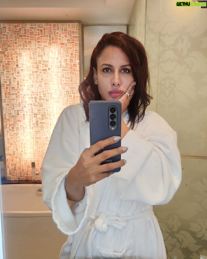 Kavya Keeran Instagram - Embrace the bedhead look 🤩 . . . . #style #thursdaymotivation #morningvibes #fyp #fashiongram #ootdfashion #surprise #goviral #bollywoodsongs #bollywoodstyle #cool #iglove #class #igdaily #beingme @instagram #kavyakeeran