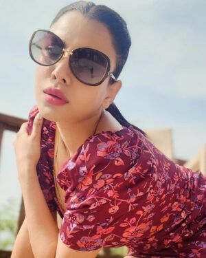 Kavya Keeran Instagram - Sometimes all u need is a simple thought & simple dress to make a statement ✨️ 😌 
.
.
.
.
#igdaily #glamlove #simpleyetstylish #natureview #ootdfashion #actorslife #igdaily #instalike #ig #instapic #mumbai #viral #likes #fashion #style #instadaily #actorslife #explorepage #stylegoals @instagram #kavyakeeran