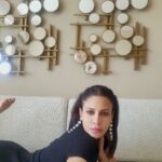 Kavya Keeran Instagram - Retro vibes ✨️ 😎 . . . . #dubailife #dubai🇦🇪 #blacklove #fypp #retro #instafeed #glam #slowmotion #bollywoodsongs @instagram #beingme #kavyakeeran