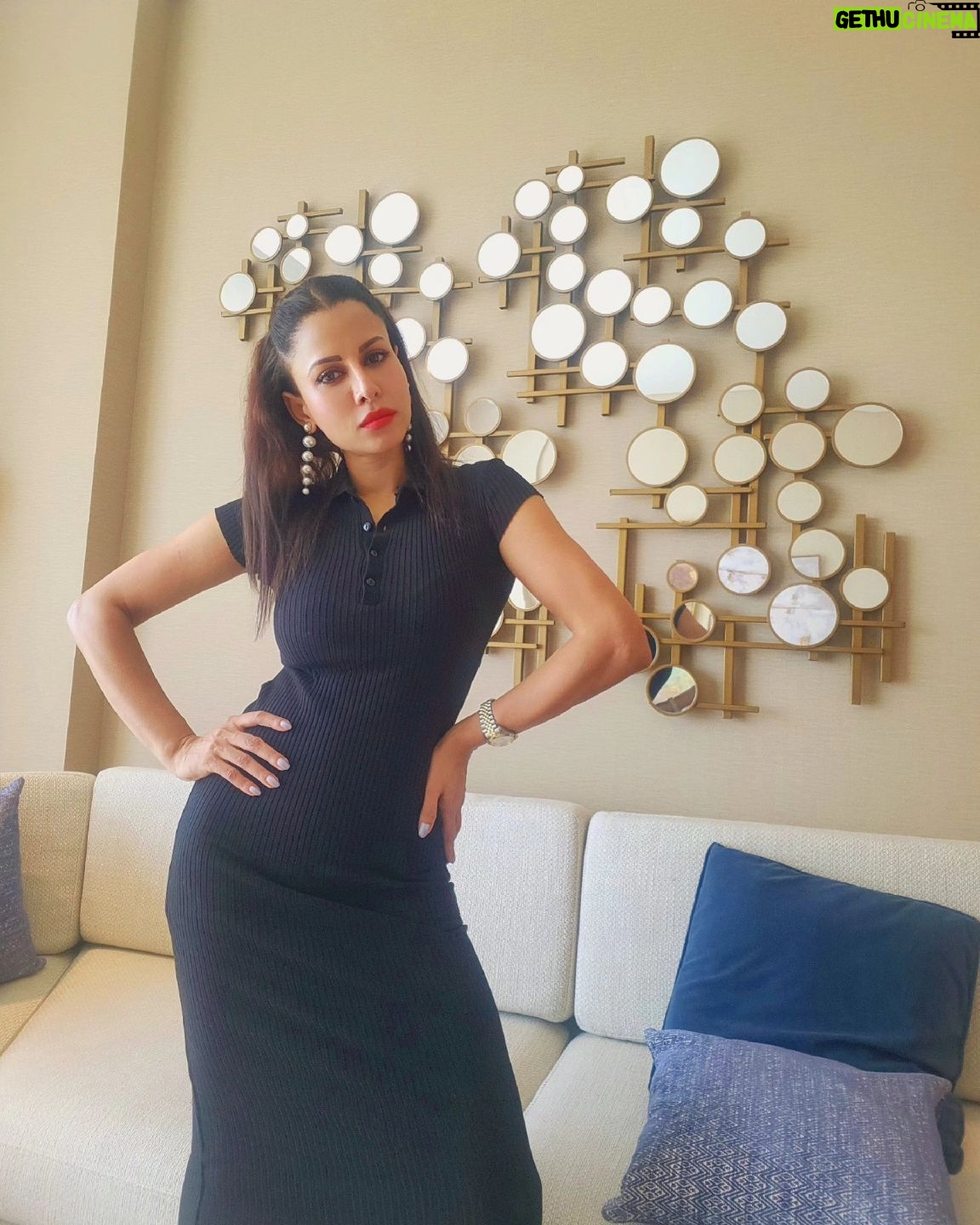Kavya Keeran Instagram - Tour through black 🤩 . . . . #Refresh #SelfCare #instagood #terevaaste #hibarbie #bollywoodworld #glamour #lifestyle #igdaily #igaddict #dancehallmusic #afrobeats #exploremore #instagood @instagram #beingme #kavyakeeran