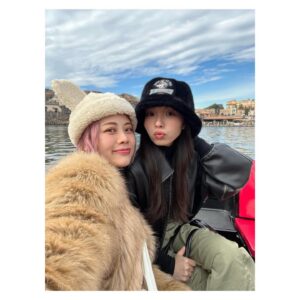 Kawaguchi Yurina Instagram - ．
もう5月になってしまって、
危うく冬の写真また載せ忘れるところでしたセーフ
．
だいすきなみきねえと行ってきたの〜🎅🏻
．
．