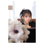 Kawaguchi Yurina Instagram - RMK 2024　Exclusive Event at Hotel Toranomon Hills 　-Dewy Melt Lip color&Luminous Makeup Base- ． 4/5発売の新作 リップベースライナー(お気に入りは02チェルシーブリック)、 デューイメルトリップカラー(お気に入りはEX-02ルミナスライラック) 万能すぎて目から鱗でした… 今年のベスコス出逢ってしまいました…♡ ． それぞれの単色使いは勿論、 ライナーとリップでグラデーションにするのも素敵だし リップ2色でレイヤードするのもおすすめです♡ ． ちなみにこの日の私のリップは EX-02ルミナスライラックと04ルビーラビリンス 2色を使用しております💄 #PR ． 本日の素敵なお衣装 Jacket, Skirt @haengnae_official Accessories: @yurika_akutsu Shoes: @randa_pic ．