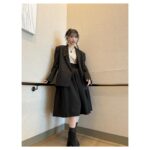 Kawaguchi Yurina Instagram - RMK 2024　Exclusive Event at Hotel Toranomon Hills 　-Dewy Melt Lip color&Luminous Makeup Base- ． 4/5発売の新作 リップベースライナー(お気に入りは02チェルシーブリック)、 デューイメルトリップカラー(お気に入りはEX-02ルミナスライラック) 万能すぎて目から鱗でした… 今年のベスコス出逢ってしまいました…♡ ． それぞれの単色使いは勿論、 ライナーとリップでグラデーションにするのも素敵だし リップ2色でレイヤードするのもおすすめです♡ ． ちなみにこの日の私のリップは EX-02ルミナスライラックと04ルビーラビリンス 2色を使用しております💄 #PR ． 本日の素敵なお衣装 Jacket, Skirt @haengnae_official Accessories: @yurika_akutsu Shoes: @randa_pic ．