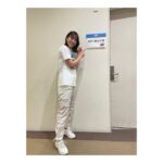 Kayako Abe Instagram - ♪ 告知遅れてすみません！！！ フジテレビ系列放送中ですー！！😊 パンツ... @snidel_official スニーカー ... @dianashoespress （衣装は提供して頂いたものです）