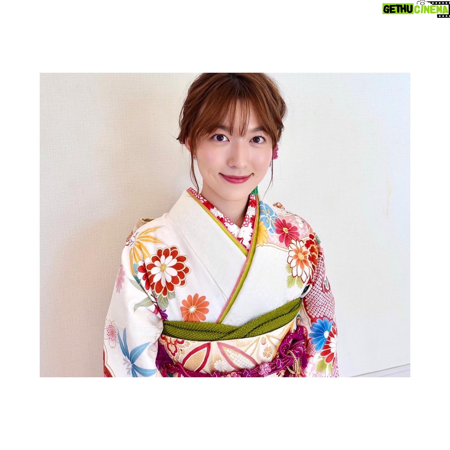 Kayako Abe - 40.4K Likes - 🎍🌅
明けましておめでとうございます㊗️
昨年も1年
ありがとうございました✨
2022年、幸多き年になりますように!
(振袖は衣装としてご提供いただきました)
#2022
#新年
#明けましておめでとうございます
