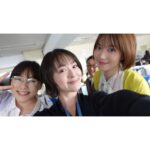 Kayako Abe Instagram - 今夜6話だよー☺️ Photo by @shihori_kanjiya （衣装は提供して頂いたものです） #顔だけ先生 #今週もかなりグッとくるはず #あれ、、、 #川相教頭？🤔