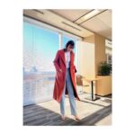 Kayako Abe Instagram - 🍊🟠🧡 さらっと羽織れる軽いコート 裏地も素敵🤭 コートは @maxandco さんよりご提供いただきました。 #プロモーション #maxandco #maxitup #andSMILE #コート #マックスアンドコー